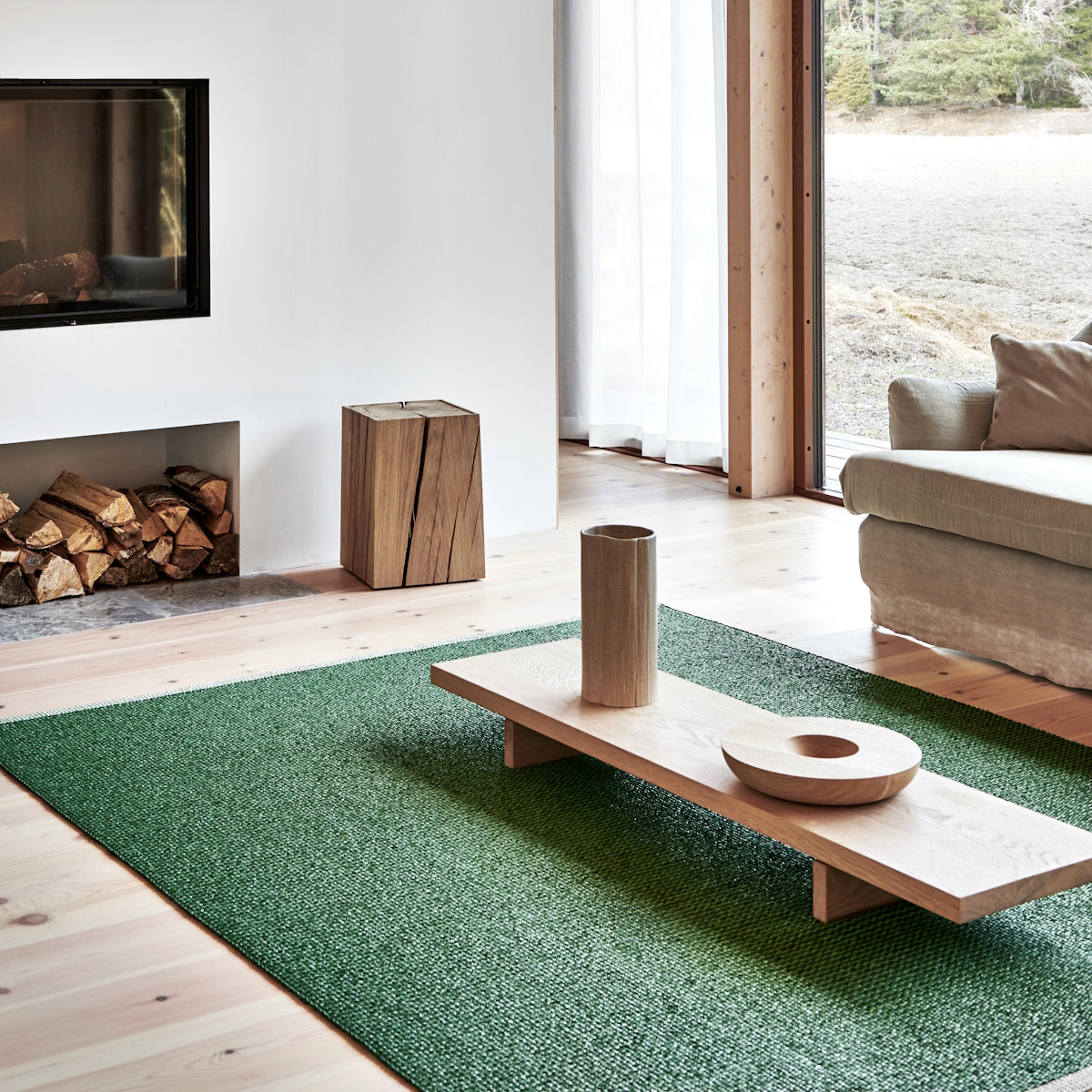 Mono Rug Leaf