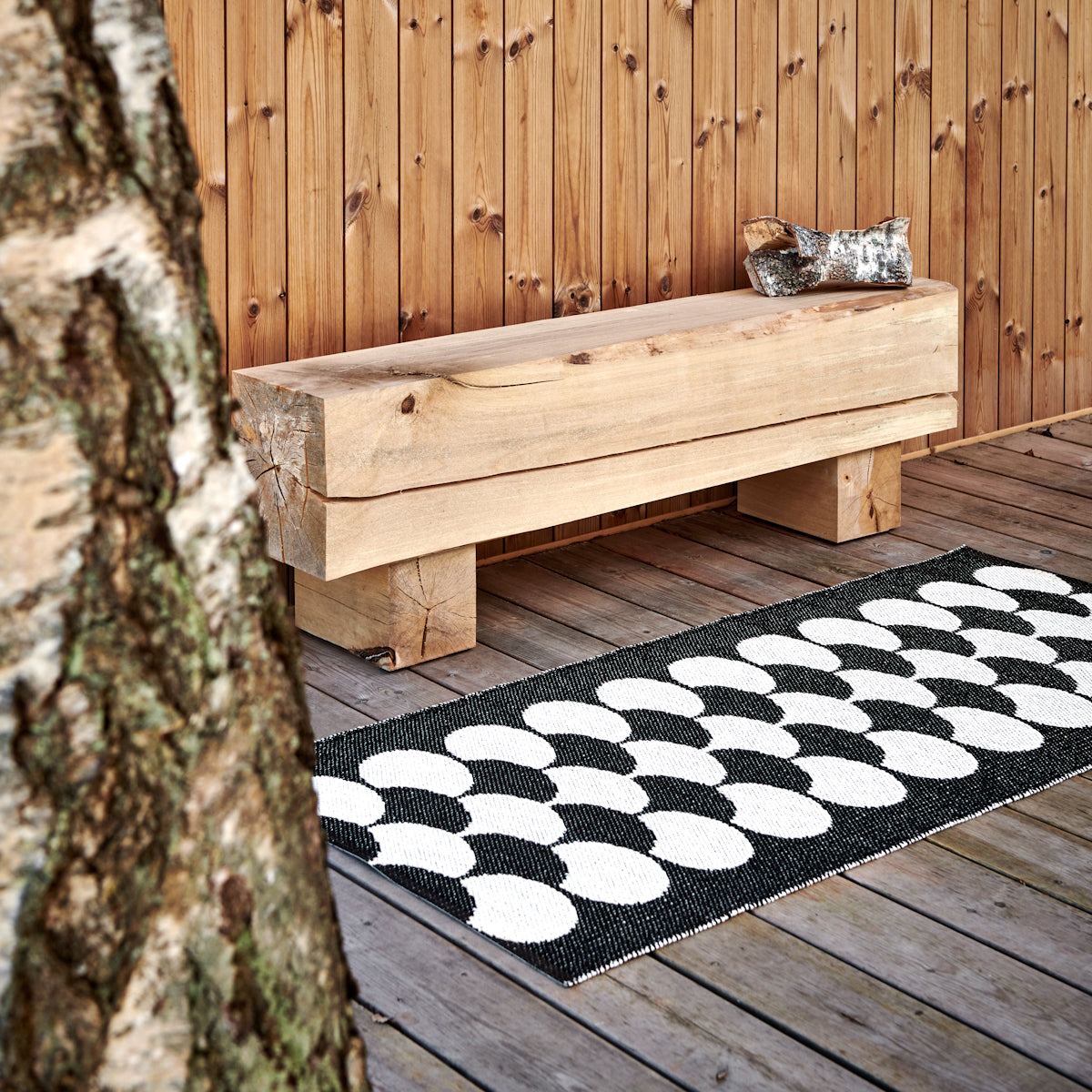 Poppy Rug Black