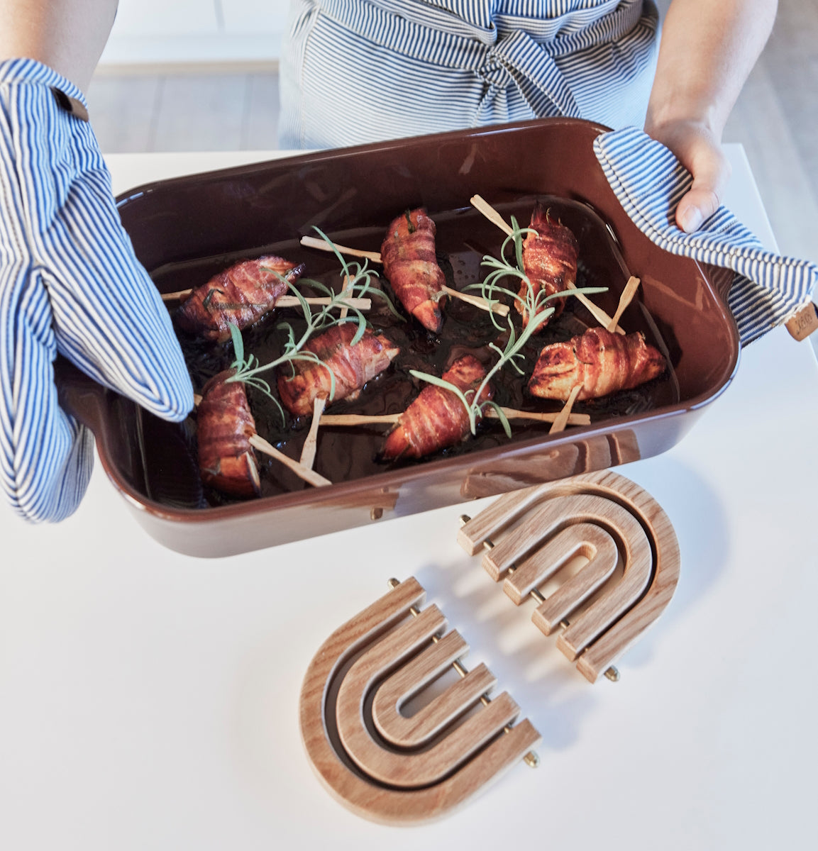 OYOY-rainbow-wooden-trivet-nature