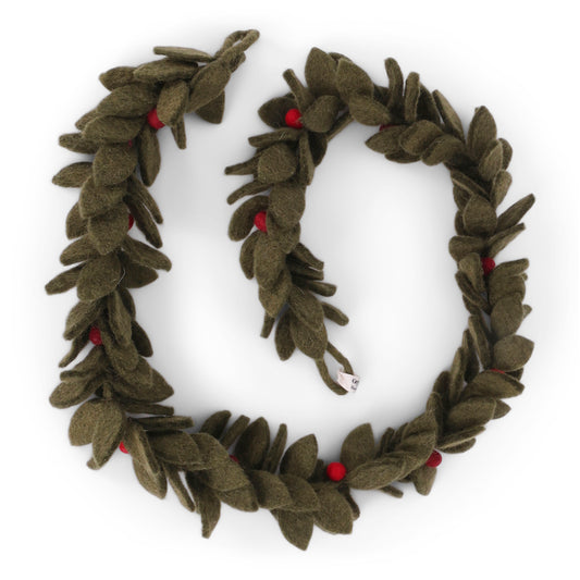 Gry&Sif-garland-with-red-berries