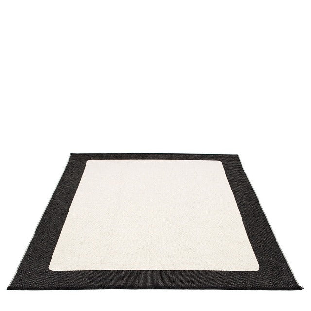 Pappelina-ilda-rug-black