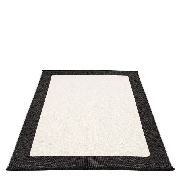 Pappelina-ilda-rug-black