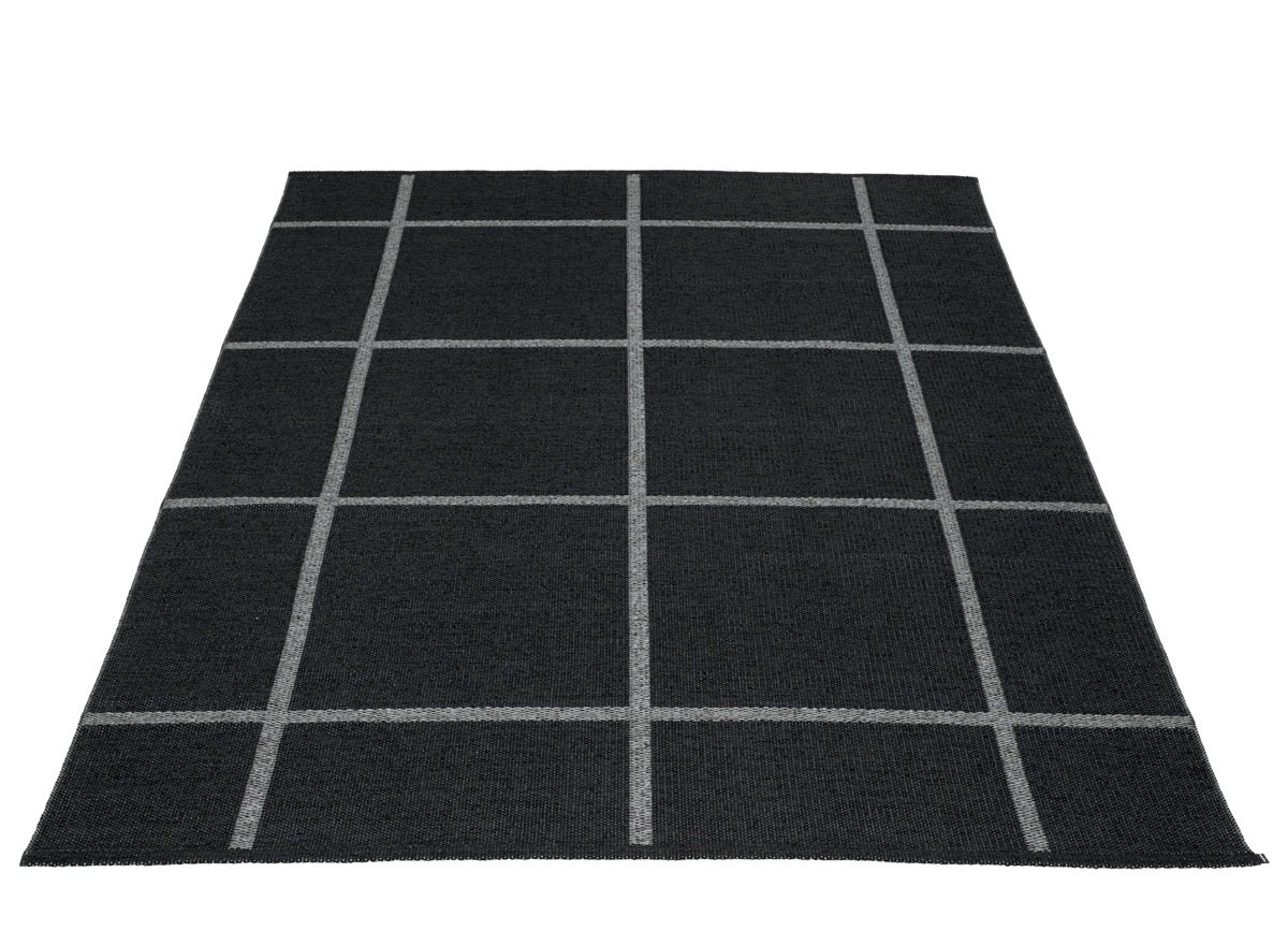 Pappelina-ada-rug-black