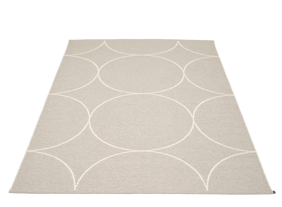 Pappelina-boo-rug-linen