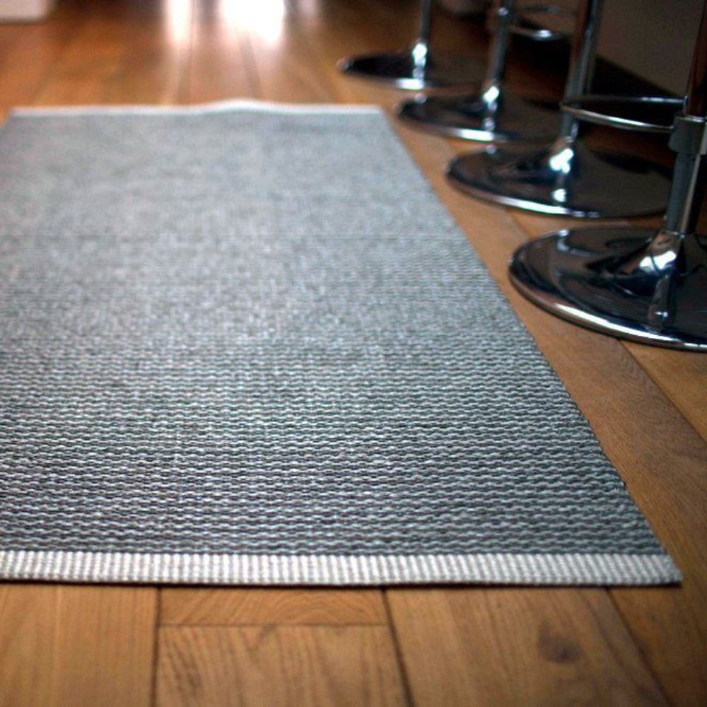 Pappelina_Rug_Mono_Charcoal_Lifestyle