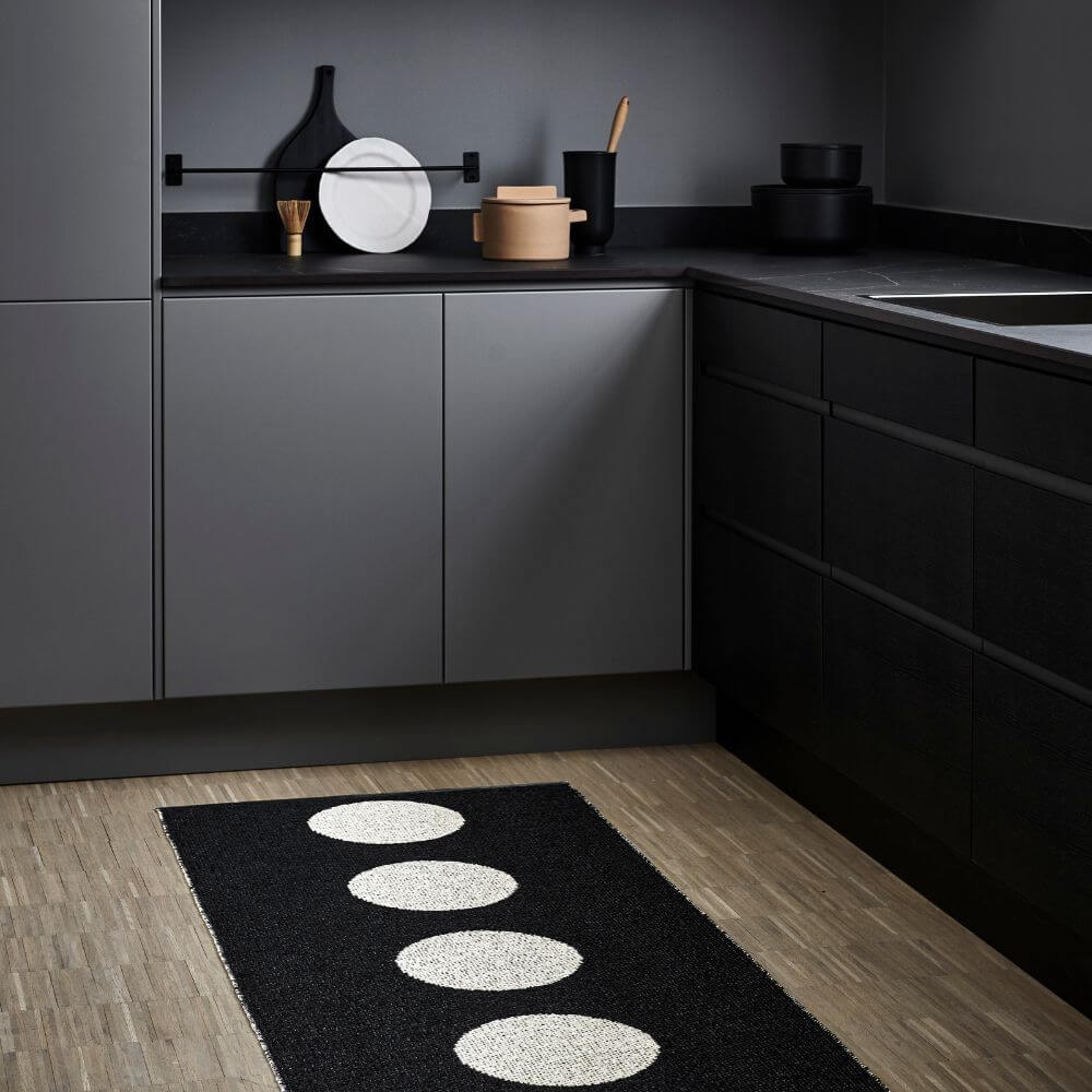 Pappelina Rug Vera Black