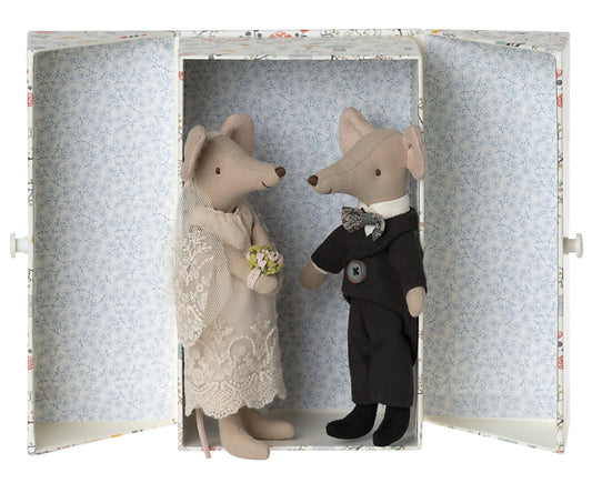 Mice Wedding Couple in Box